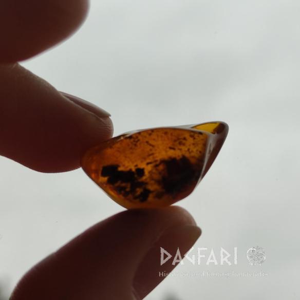 Genuine Baltic amber–nuggets without a hole, perfect for carving