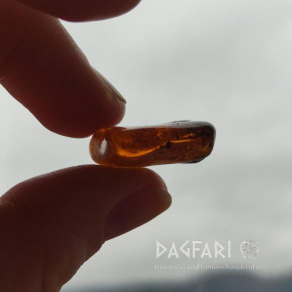 Genuine Baltic amber–nuggets without a hole, perfect for carving
