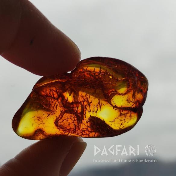 Genuine Baltic amber–nuggets without a hole, perfect for carving