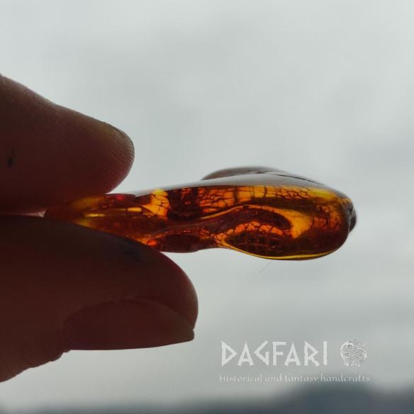Genuine Baltic amber–nuggets without a hole, perfect for carving