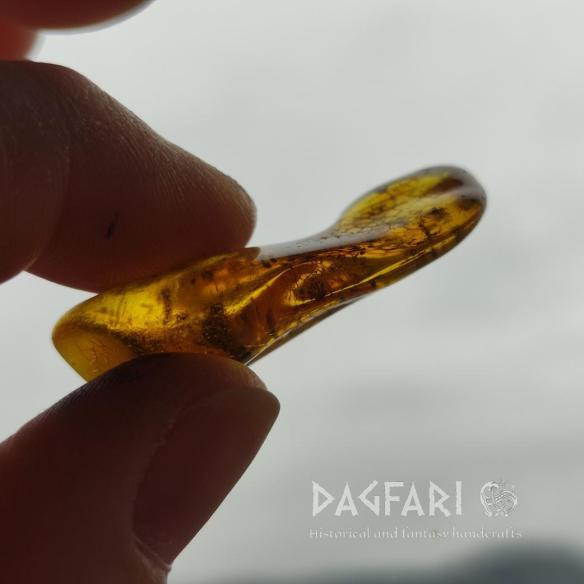 Genuine Baltic amber–nuggets without a hole, perfect for carving