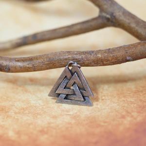 Amulet Valknut