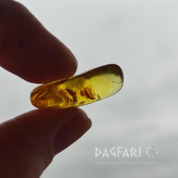 Genuine Baltic amber–nuggets without a hole, perfect for carving