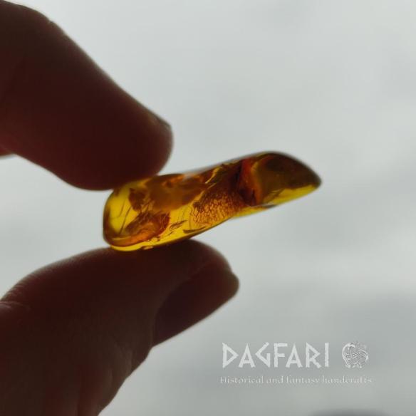 Genuine Baltic amber–nuggets without a hole, perfect for carving