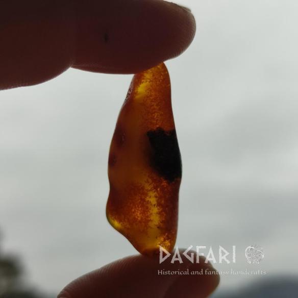 Genuine Baltic amber–nuggets without a hole, perfect for carving