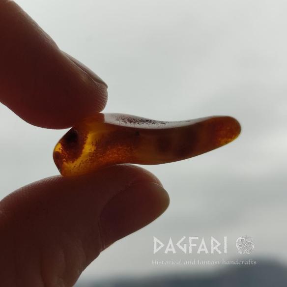 Genuine Baltic amber–nuggets without a hole, perfect for carving