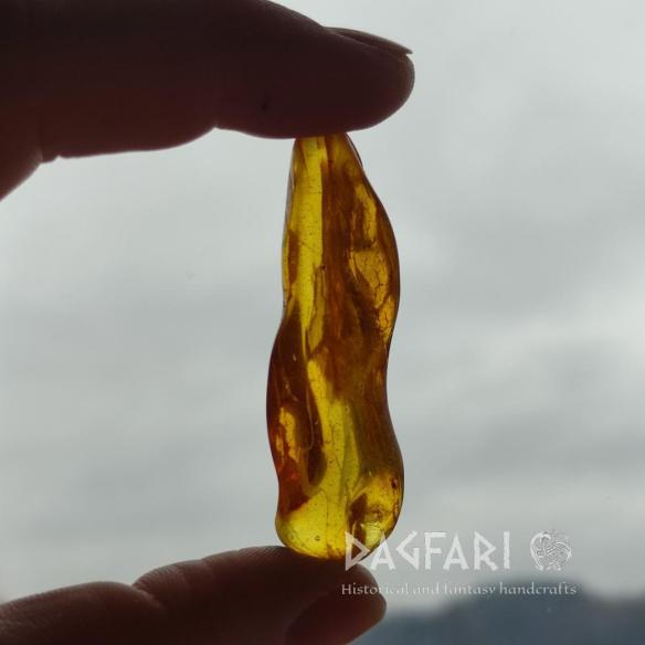 Genuine Baltic amber–nuggets without a hole, perfect for carving
