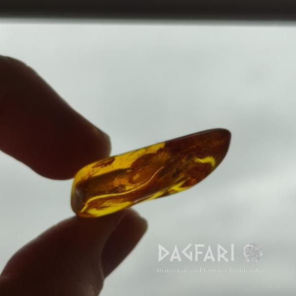 Genuine Baltic amber–nuggets without a hole, perfect for carving