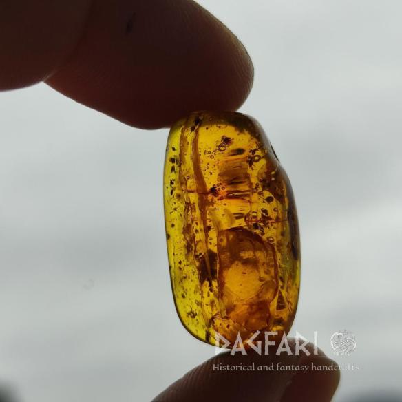 Genuine Baltic amber–nuggets without a hole, perfect for carving