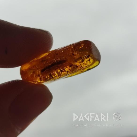 Genuine Baltic amber–nuggets without a hole, perfect for carving