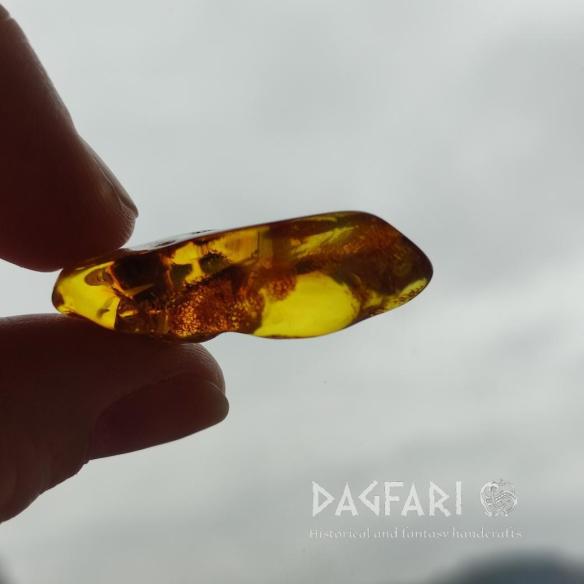 Genuine Baltic amber–nuggets without a hole, perfect for carving