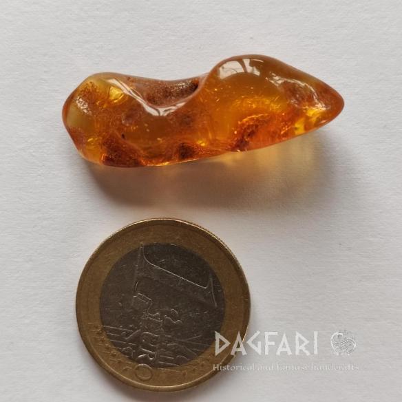 Genuine Baltic amber–nuggets without a hole, perfect for carving