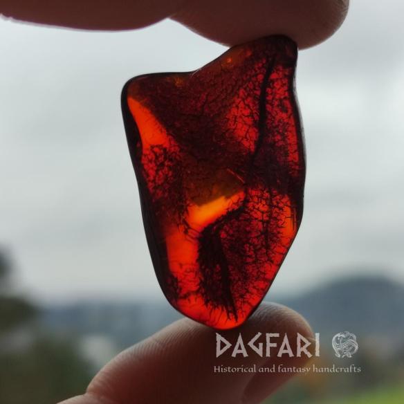 Genuine Baltic amber–nuggets without a hole, perfect for carving