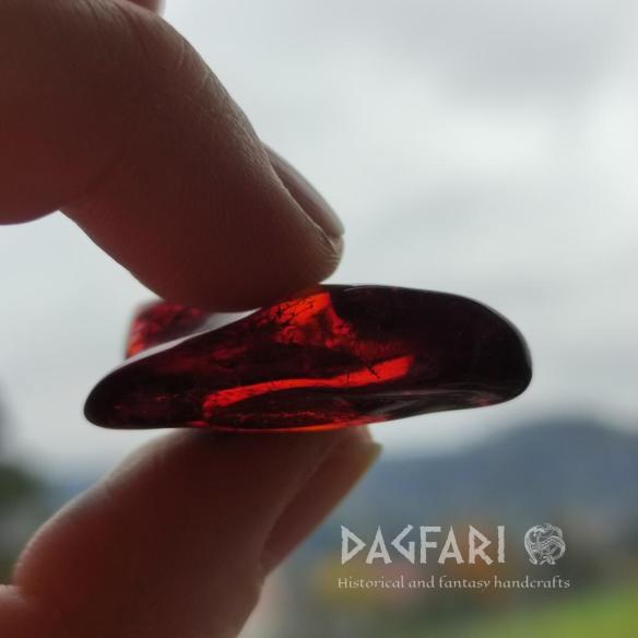 Echter Baltischer Bernstein – ohne Loch, ideal für kreative Projekte.