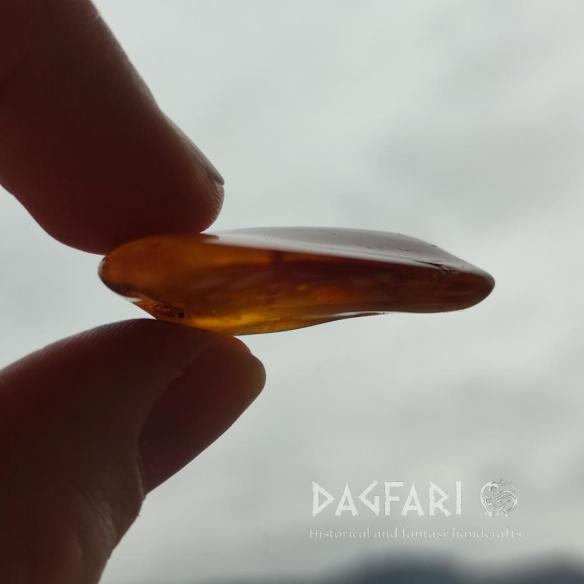 Genuine Baltic amber–nuggets without a hole, perfect for carving