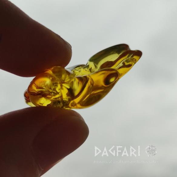Genuine Baltic amber–nuggets without a hole, perfect for carving