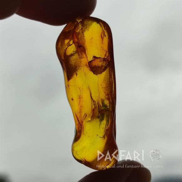 Genuine Baltic amber–nuggets without a hole, perfect for carving