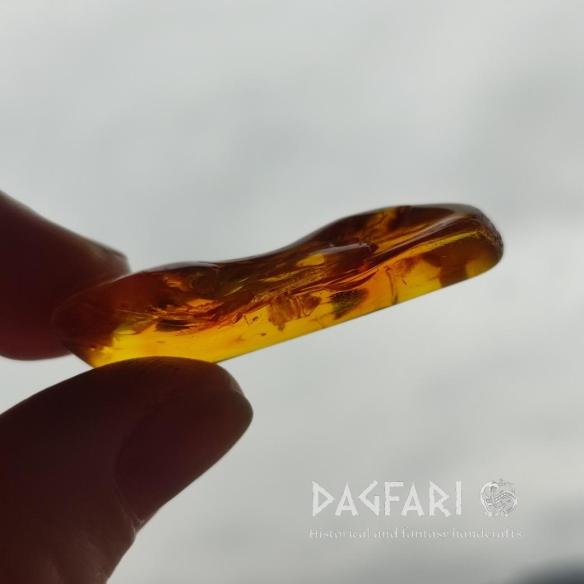 Genuine Baltic amber–nuggets without a hole, perfect for carving