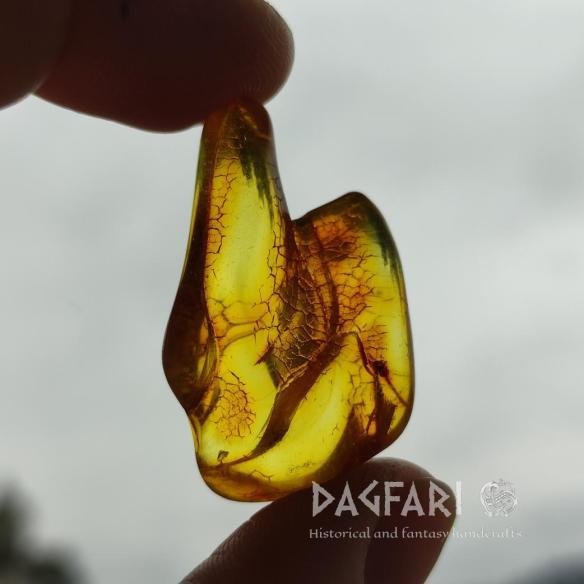 Genuine Baltic amber–nuggets without a hole, perfect for carving