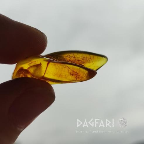 Genuine Baltic amber–nuggets without a hole, perfect for carving