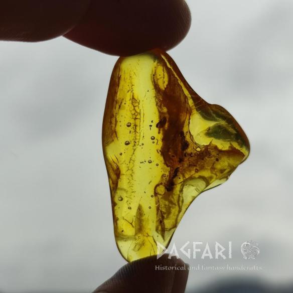 Genuine Baltic amber–nuggets without a hole, perfect for carving