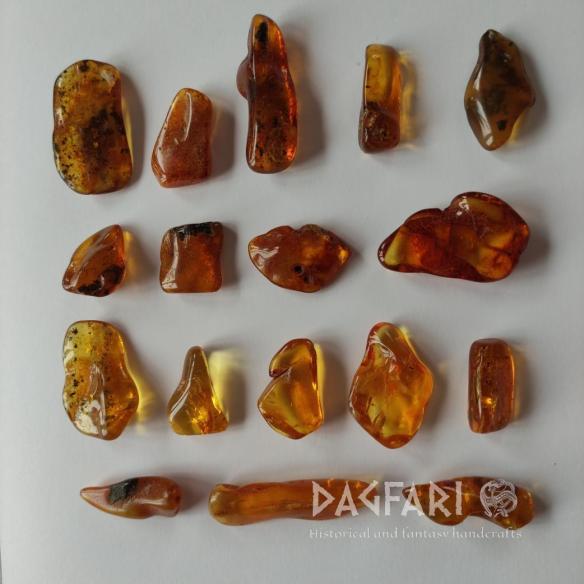 Genuine Baltic amber–nuggets without a hole, perfect for carving