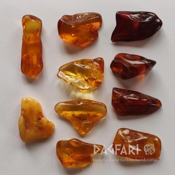 Genuine Baltic amber–nuggets without a hole, perfect for carving