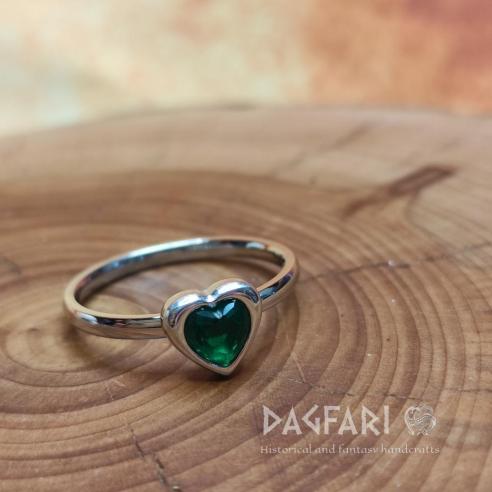 Thin steel ring - FAIRGROUND HEART - green stones in the style of a heart from a carnival