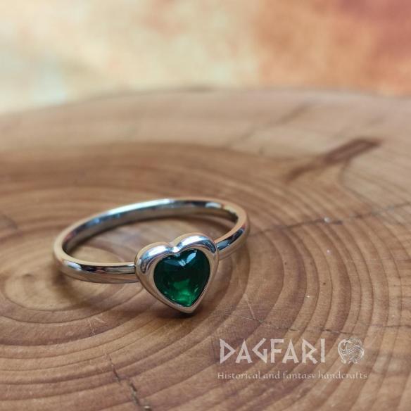 Thin steel ring - FAIRGROUND HEART - green stones in the style of a heart from a carnival