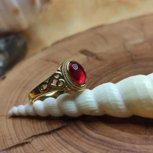 Zlacený nerezový ocelový prsten - SECESNÍ SRDCE s rudým kabošonem 2