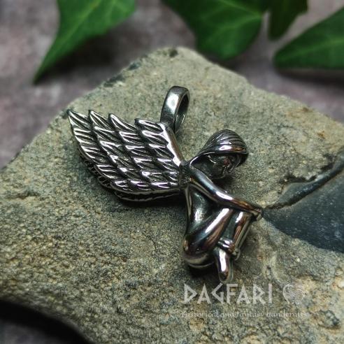 Anhänger Trauriger ENGEL – ein Talisman aus Stahl zu deinem Schutz