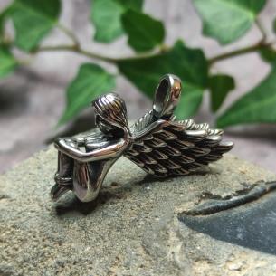 Anhänger Trauriger ENGEL – ein Talisman aus Stahl zu deinem Schutz
