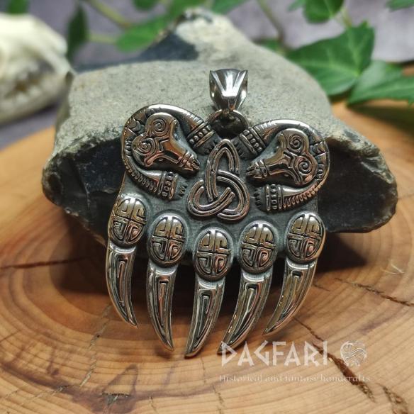 Přívěšek MEDVĚDÍ TLAPA S DRÁPY - nerezový medailon s keltskými pletenci