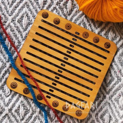 WEBKAMM Historisches Handwerk, ORIGINAL VERZIERTER HOLZ-WEBKAMM, 11 Löcher