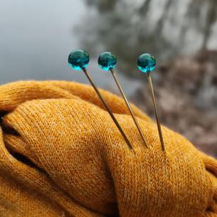 Limitierte Auflage 25/26 WINTERMORGEN Handgefertigte, türkisblaue, durchscheinende Glasnadel, historische Nachbildung