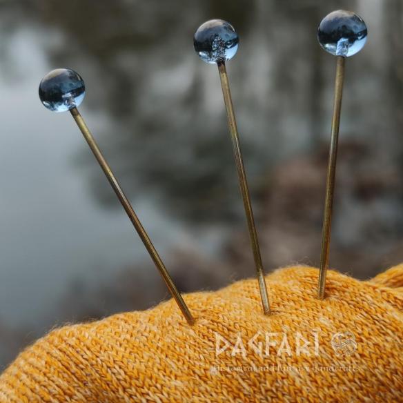 EISIGE NACHT Handgefertigte rauchblaue Glasnadel, historische Nachbildung