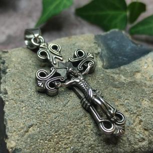 Ocelový přívěsek KŘÍŽ s Ježíšem - křížek v historickém designu, černěný unisex