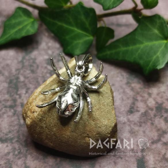 SILVER SPIDER Surgical steel pendant, small, realistic