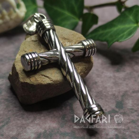 KŘÍŽ LANO - talisman kříž z chirurgické oceli v designu pleteného provazu