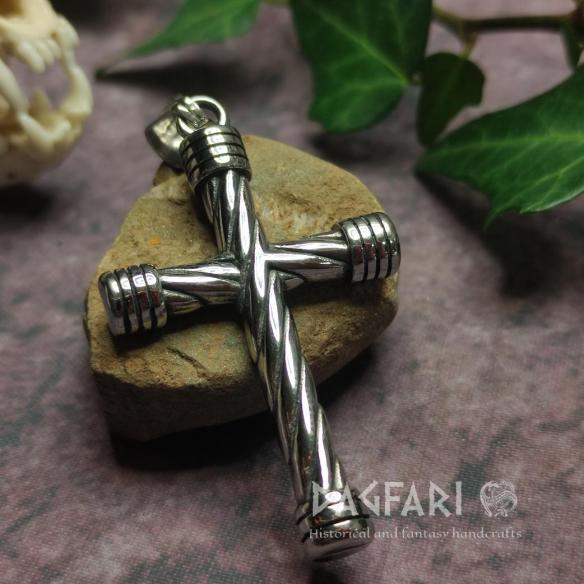 KŘÍŽ LANO - talisman kříž z chirurgické oceli v designu pleteného provazu