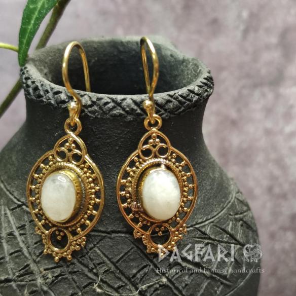 Ovale, durchbrochene Ohrringe im orientalischen/Ethno-Stil mit Granulation und Halbedelsteinen