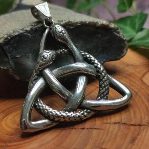 Přívěsek HADÍ TRIKVETRA, velký kelstský amulet triquetra s hady, nerezová ocel
