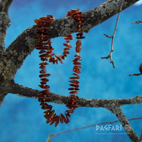 Baltischer Bernstein - große Stücke mit Ästen - beliebte Karamellfarbe
