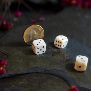 KOSTKY z kosti,  historická hrací kostka velká