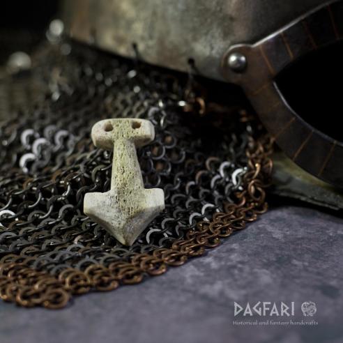 Thors Hammer Mjölnir mit geschnitztem 3D-Drachenmotiv