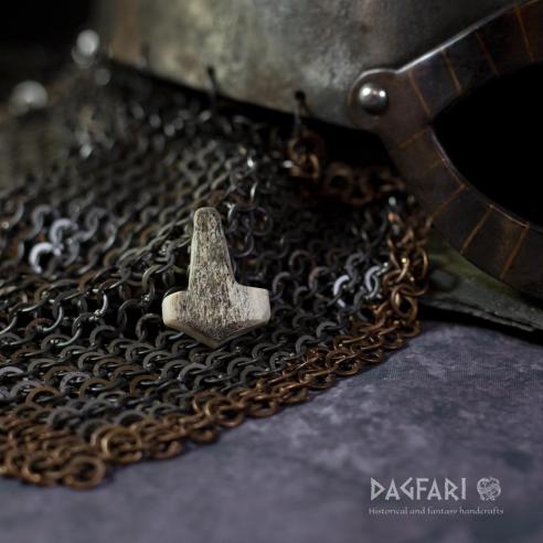 Thorovo kladivo Tečky - červené