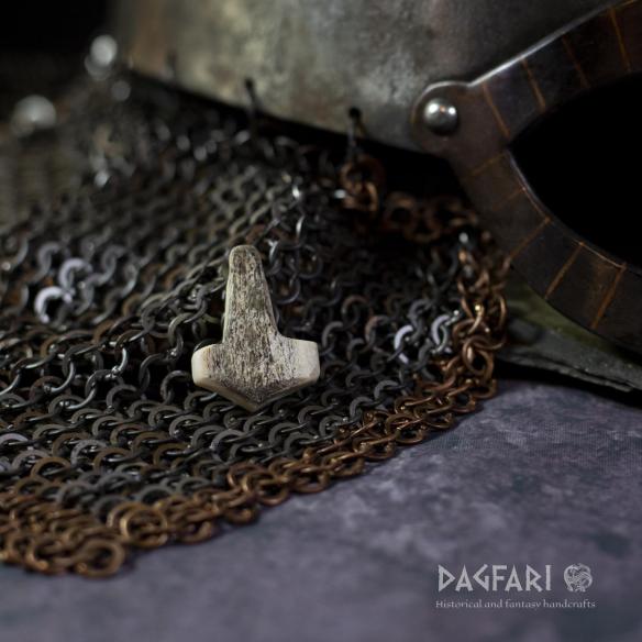 Thorovo kladivo Tečky - červené