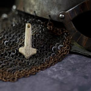 Thorovo kladivo Tečky - černé 2