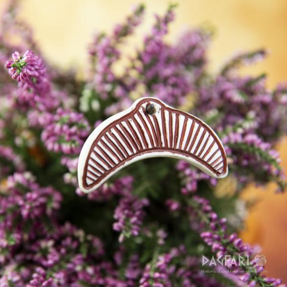 Lunette aus Knochen , Anhänger Lunula KnochenLinien - rot