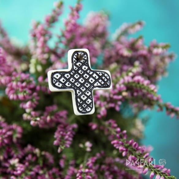 Amulet Kříž Mřížka - černá